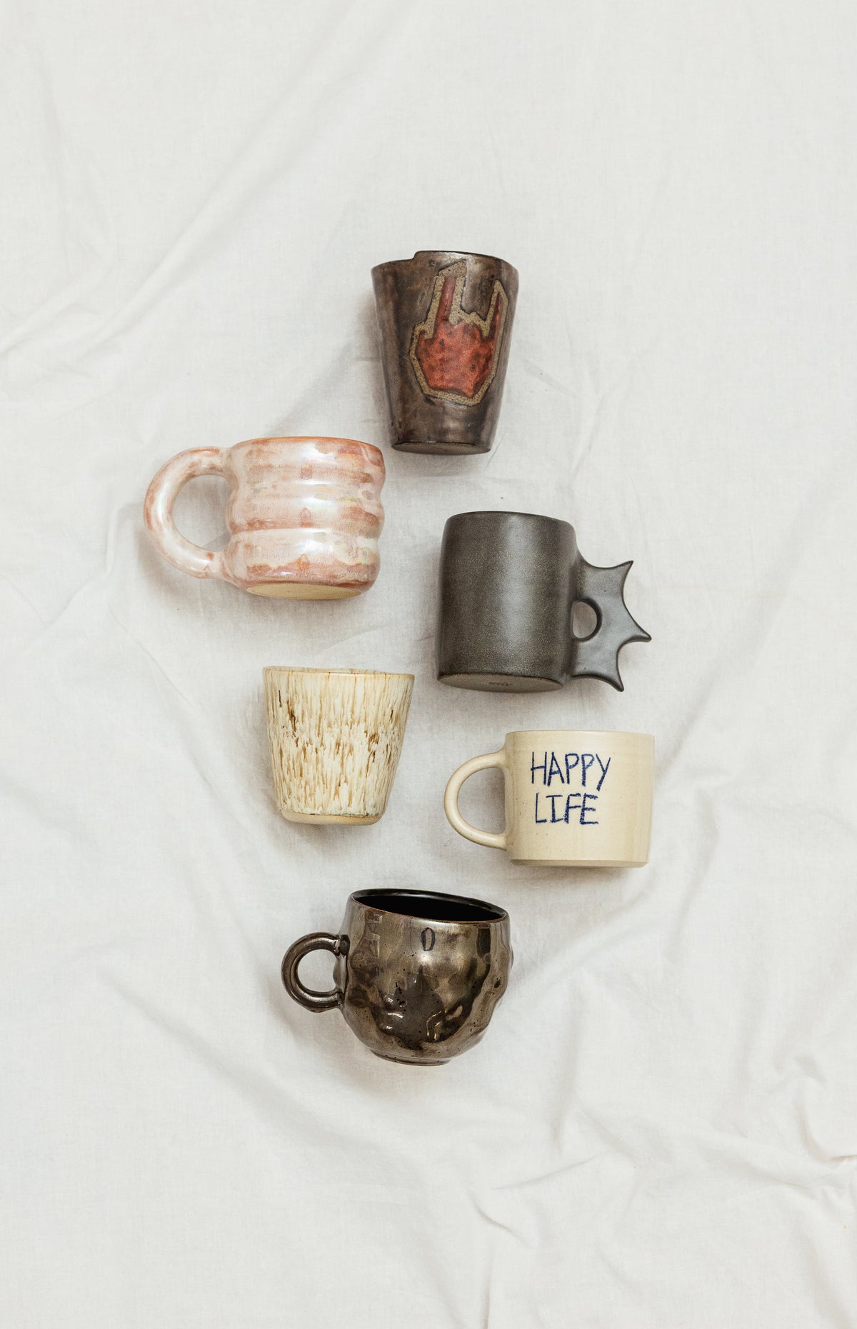 Mirroring water - stor kaffekopp i silver och svart glasyr