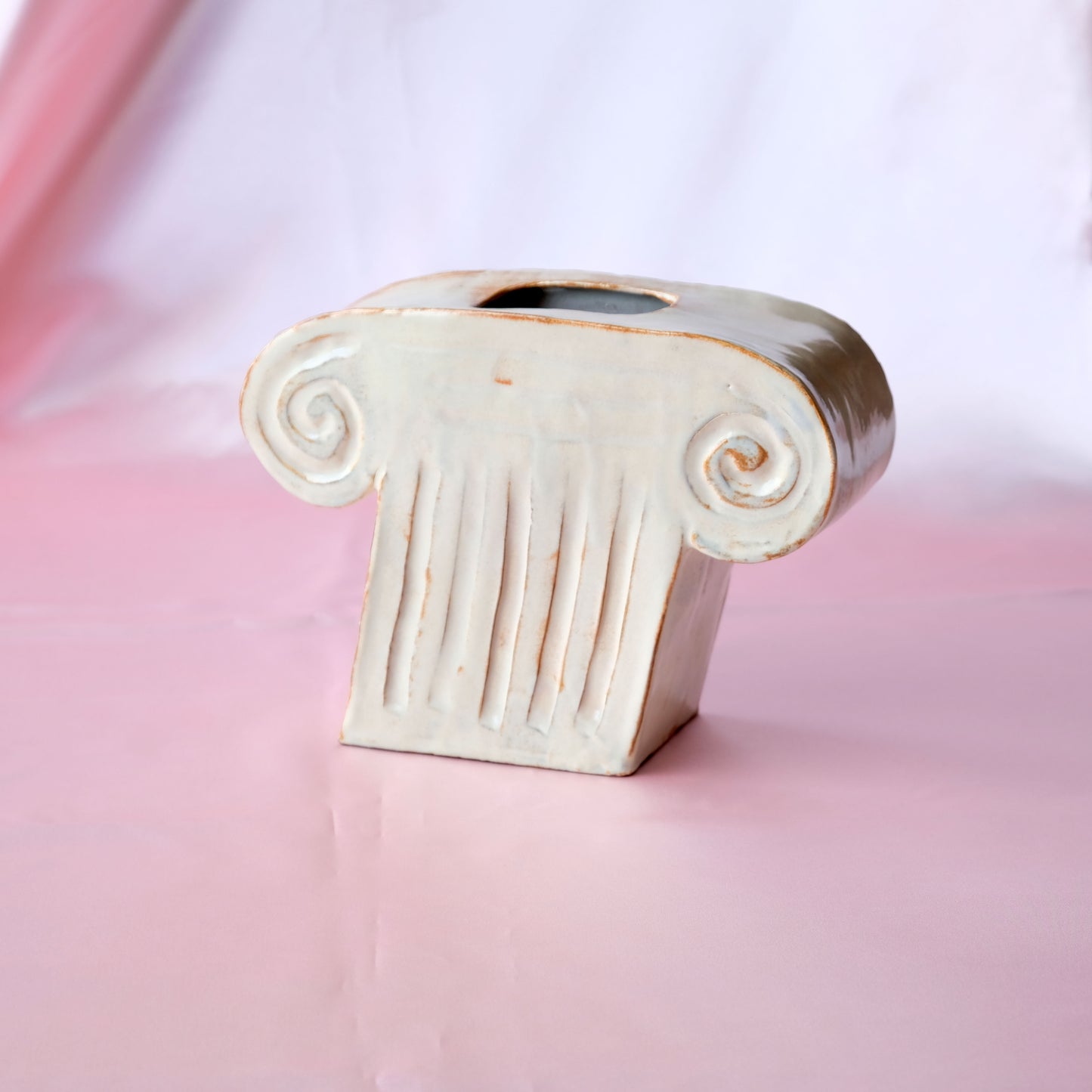 Kapitälskulptur i keramik - Beige/Vit