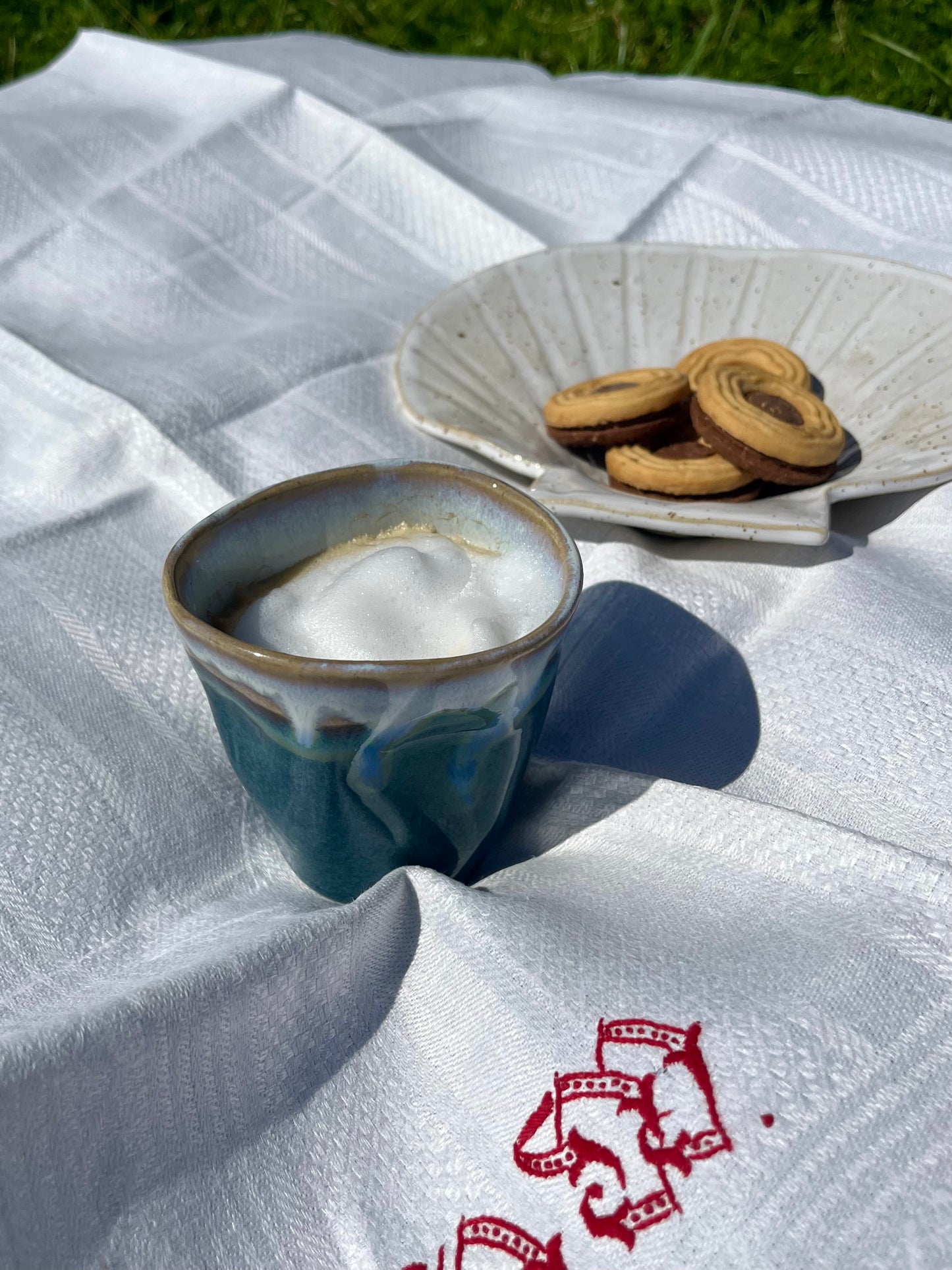 Handformad kopp - Havsblå/Vit (Liten)