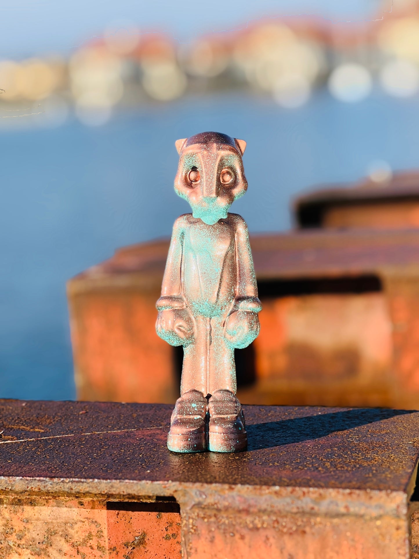 Faux Copper Goldie Skulptur