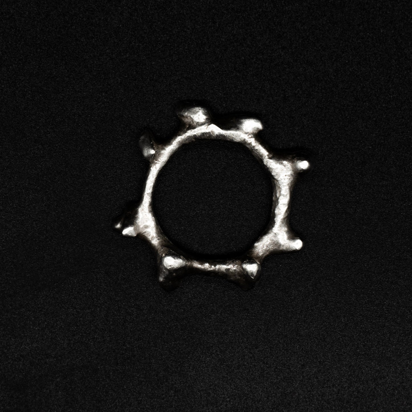 Organic spike ring