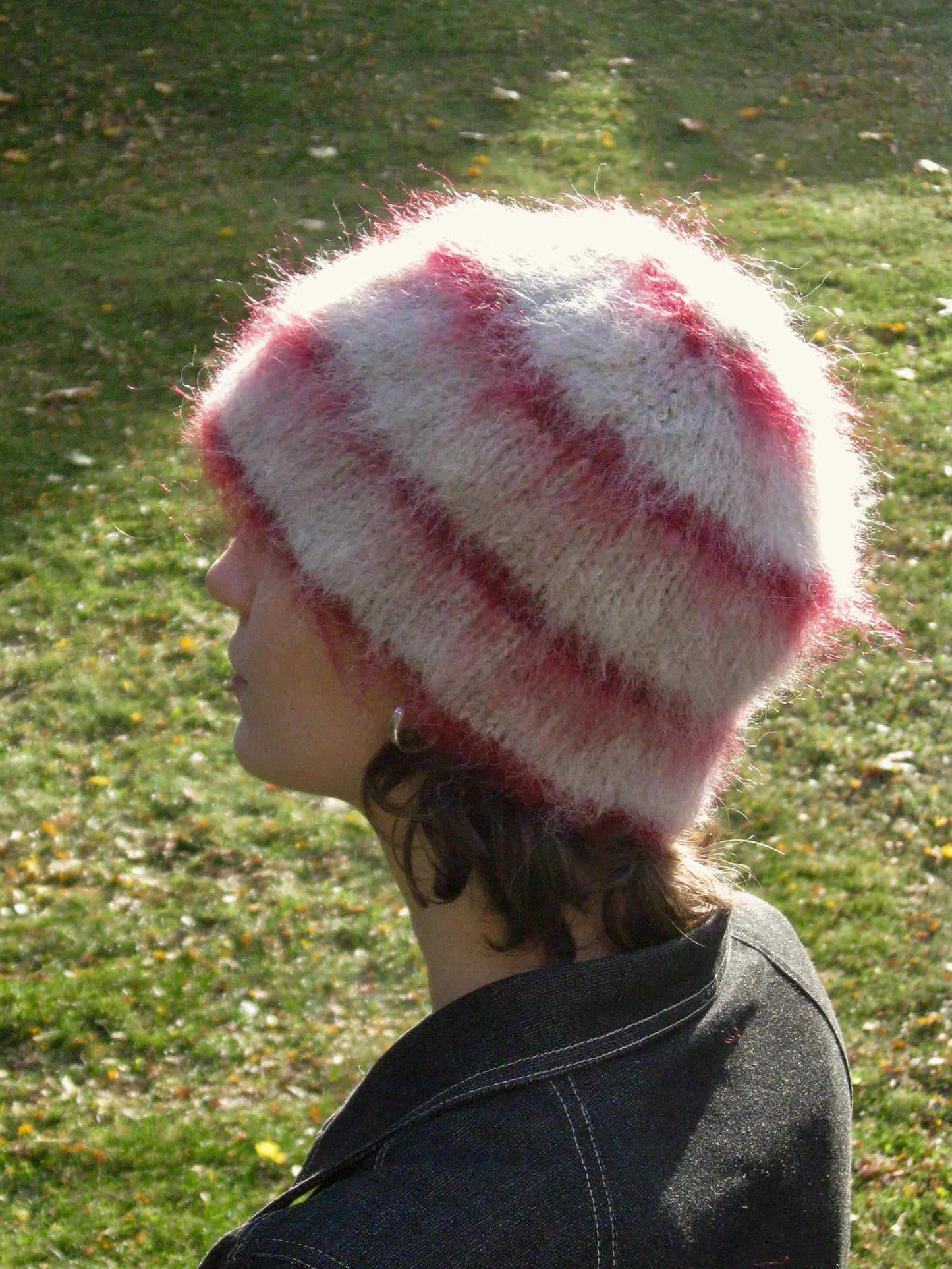 Beige beanie with red stripes