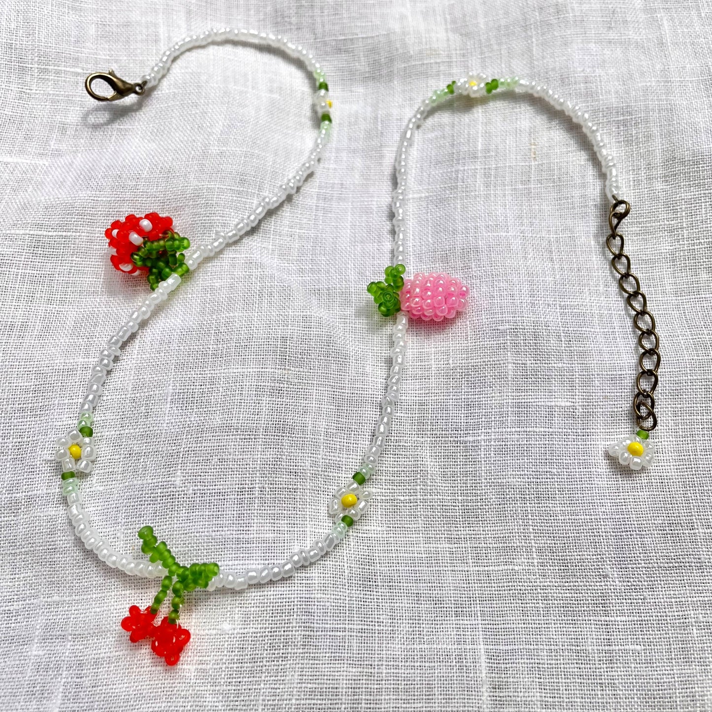 Pärlvit Silvrig Pärlchoker - Bär & Prästkragar