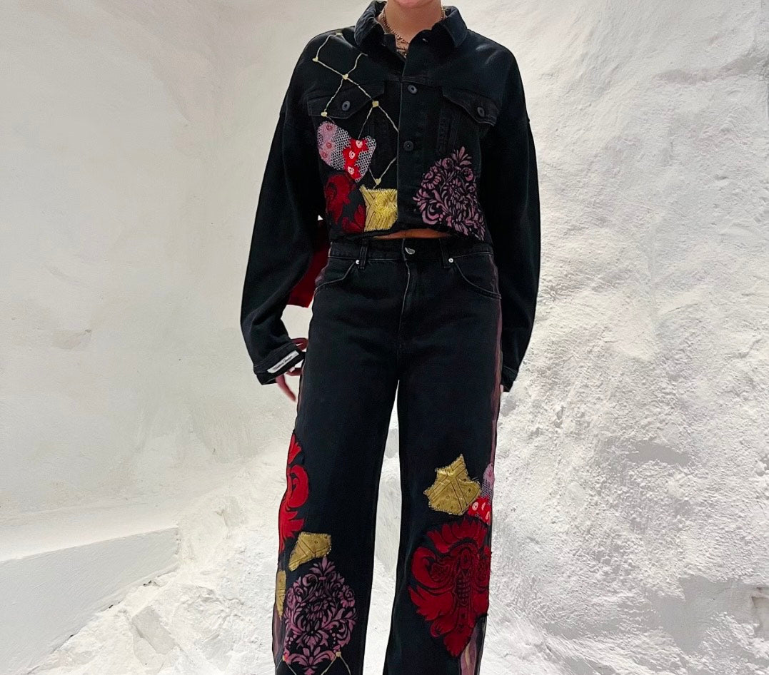 The Show Must Go On Jacka Svart