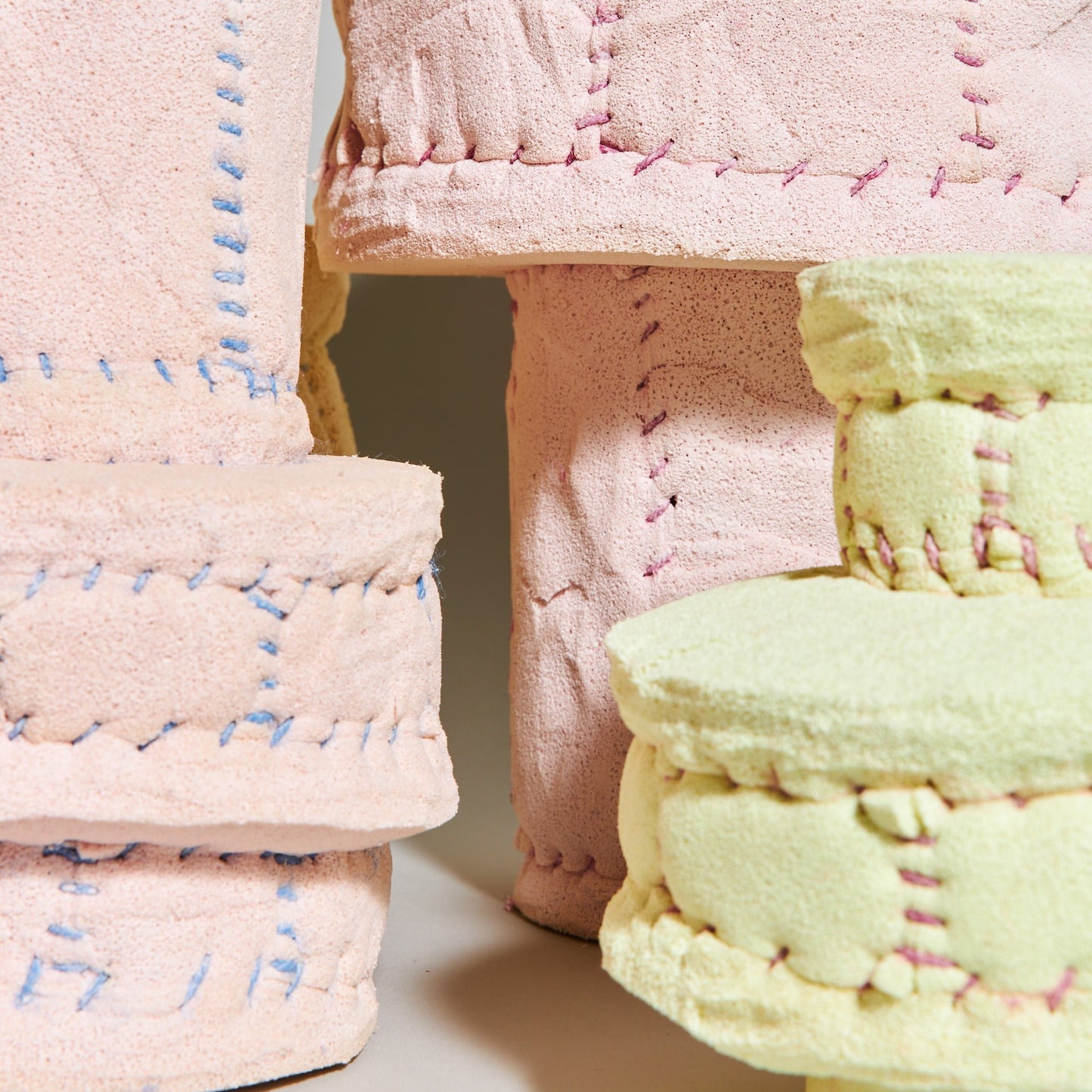 01. – Vas i svamp pastellgul