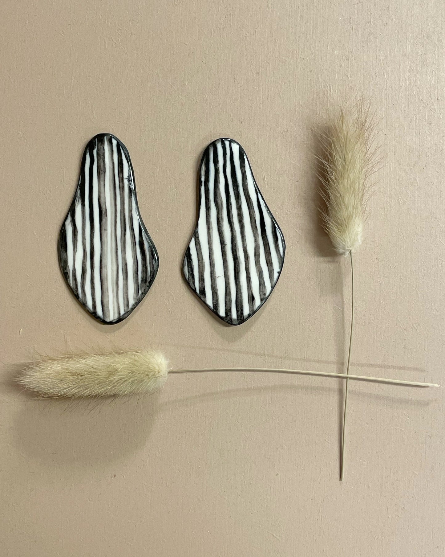 Stripe glossy earrings
