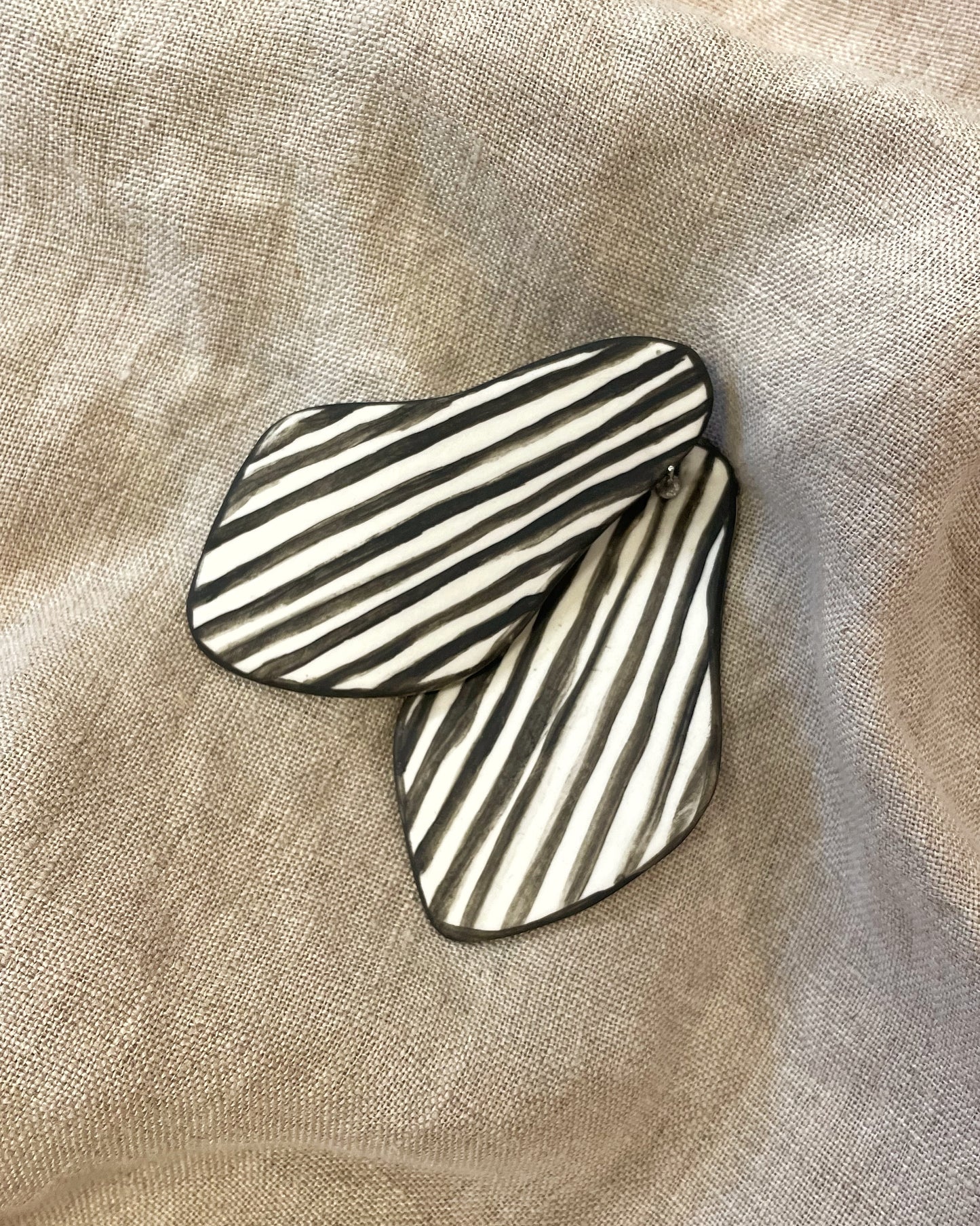 Stripe matte earrings