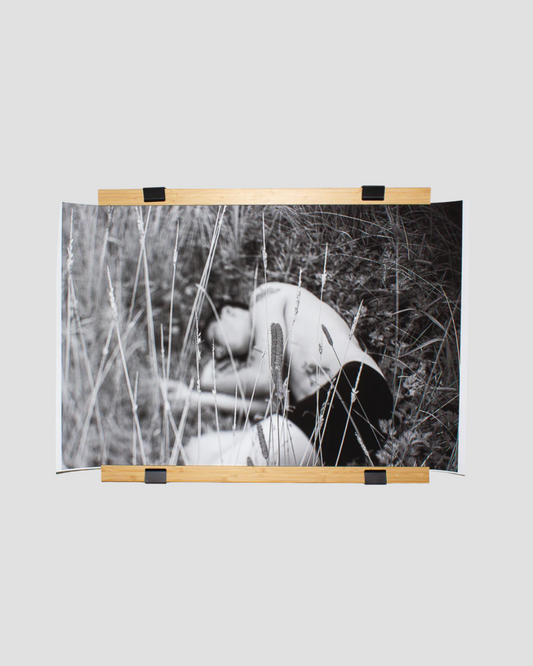 Fotokonst: "Väggrenen intill korsningen" – Original