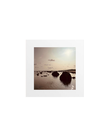 "Coastline stones in water" - Liten Konstfotografi