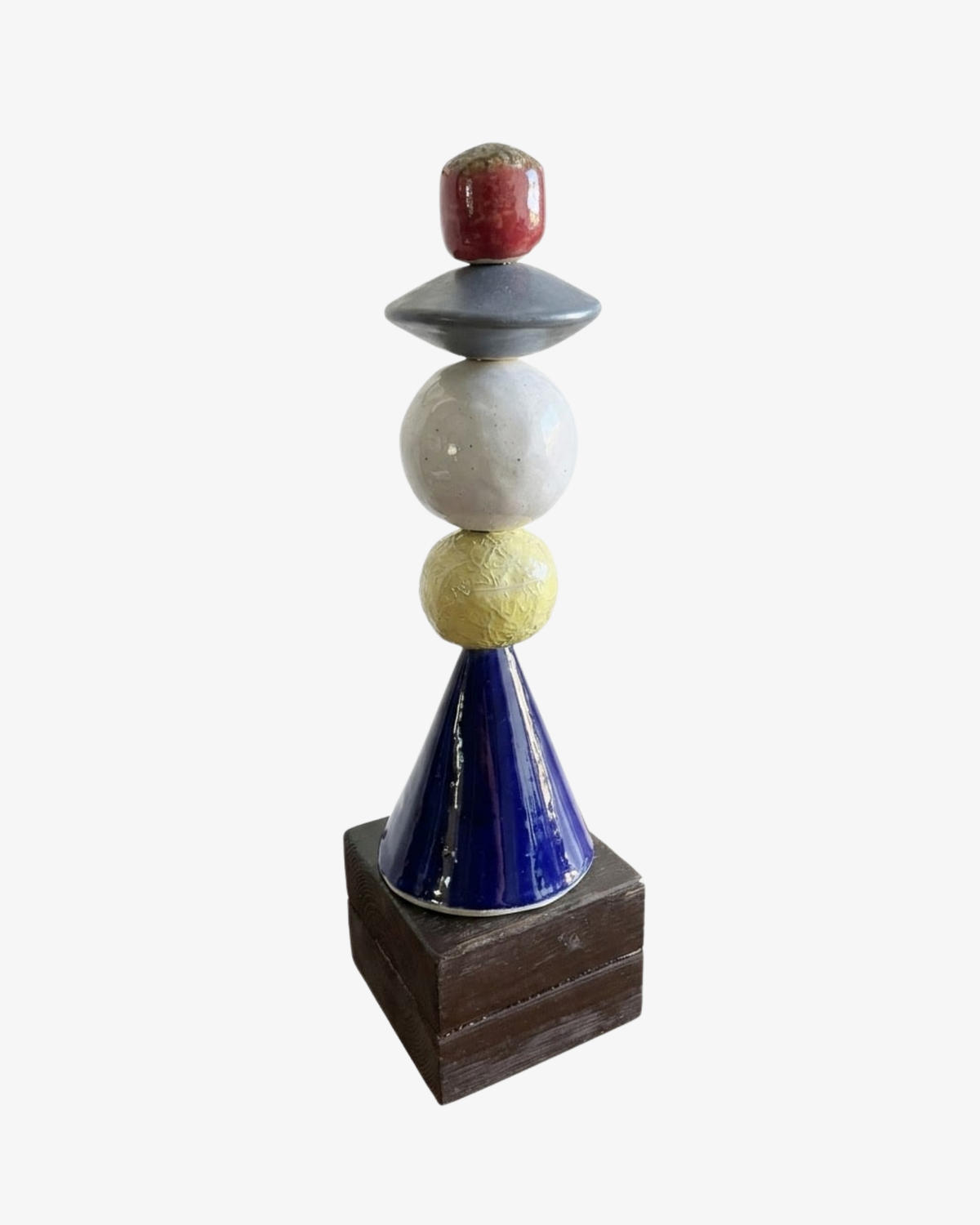 Färgstark keramisk skulptur