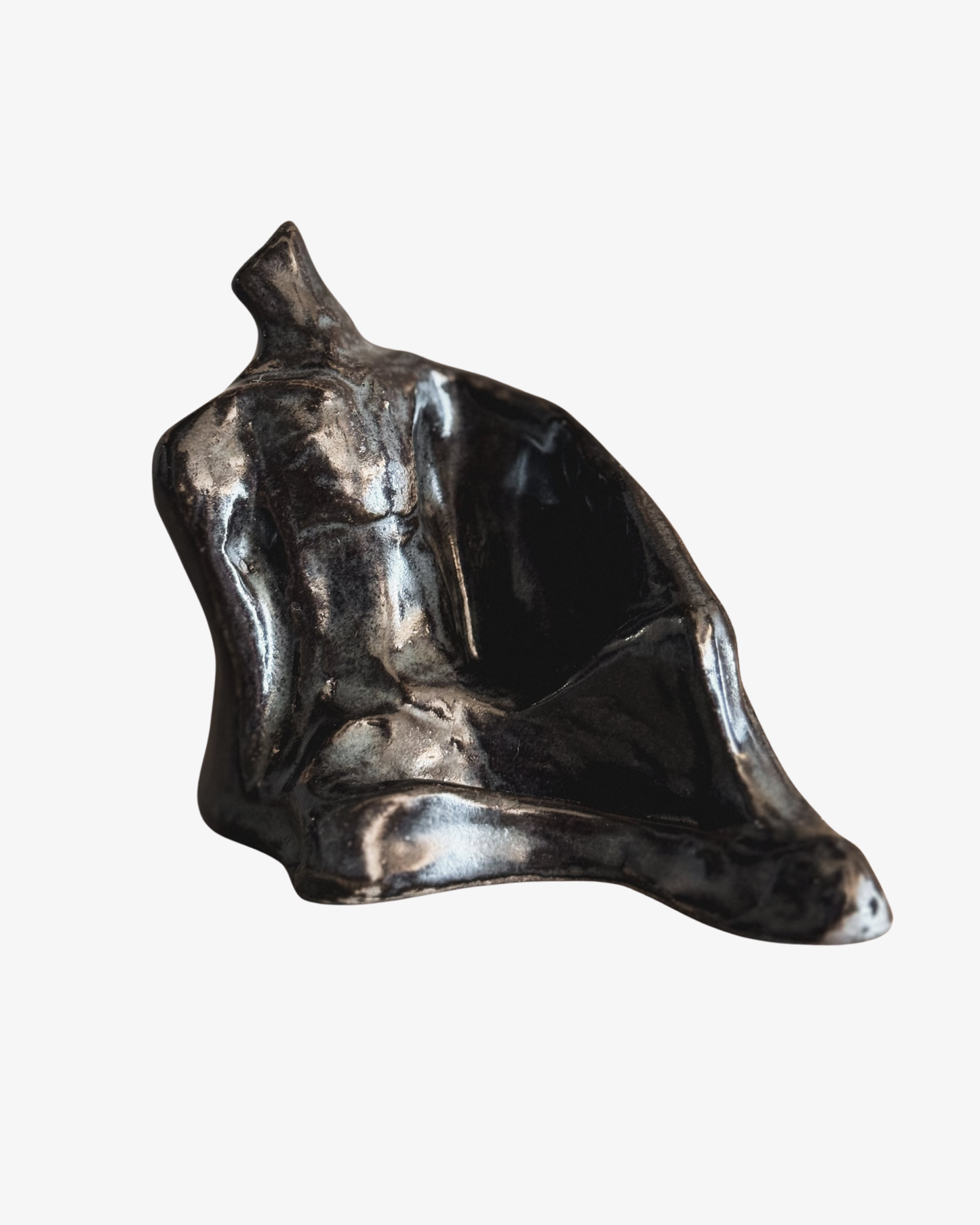 Avslappnad keramisk skulptur