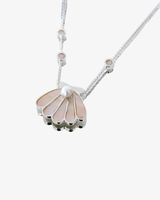 Queen scallop, silver halsband