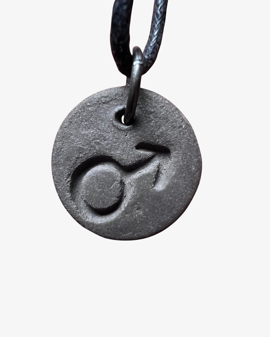 Handgjord Alkemisk Symbol Hänge Halsband i Svart Stengods