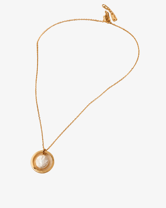 Luna Pärlhalsband – Guld och Sötvattenspärla