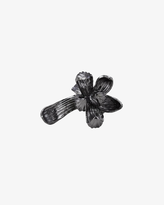 Nature's Noir Svart Magnolia Bloom Singel Earcuff