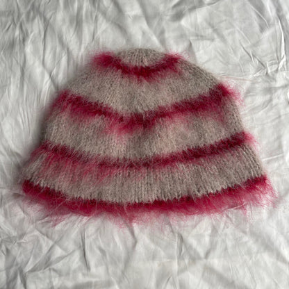 Beige beanie with red stripes