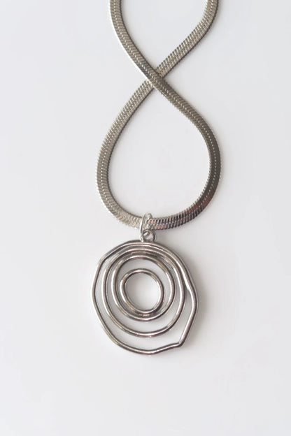 ZINNIA - Silver Virvel Halsband Vattentät