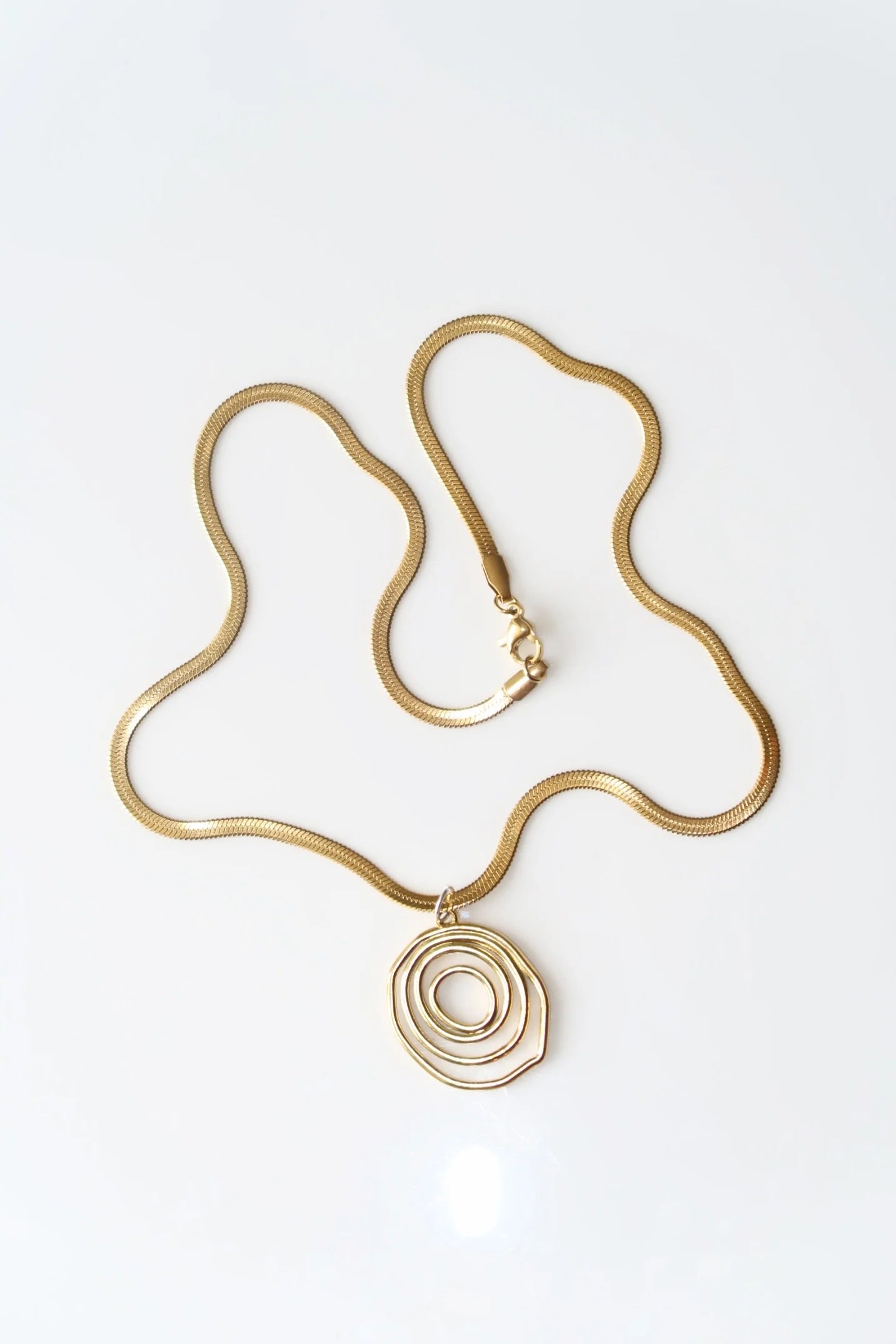 ZINNIA - Guld Swirl Halsband