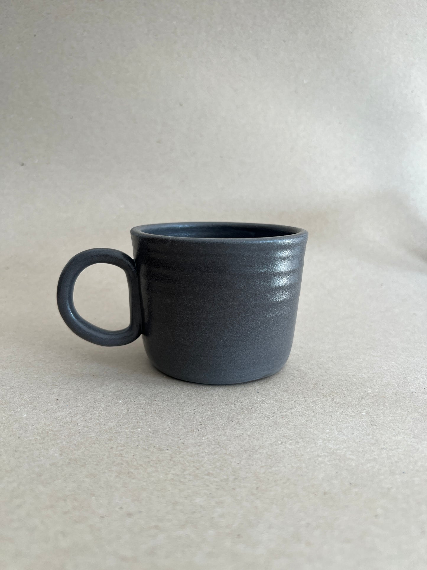 Hoop mug - Dark grey