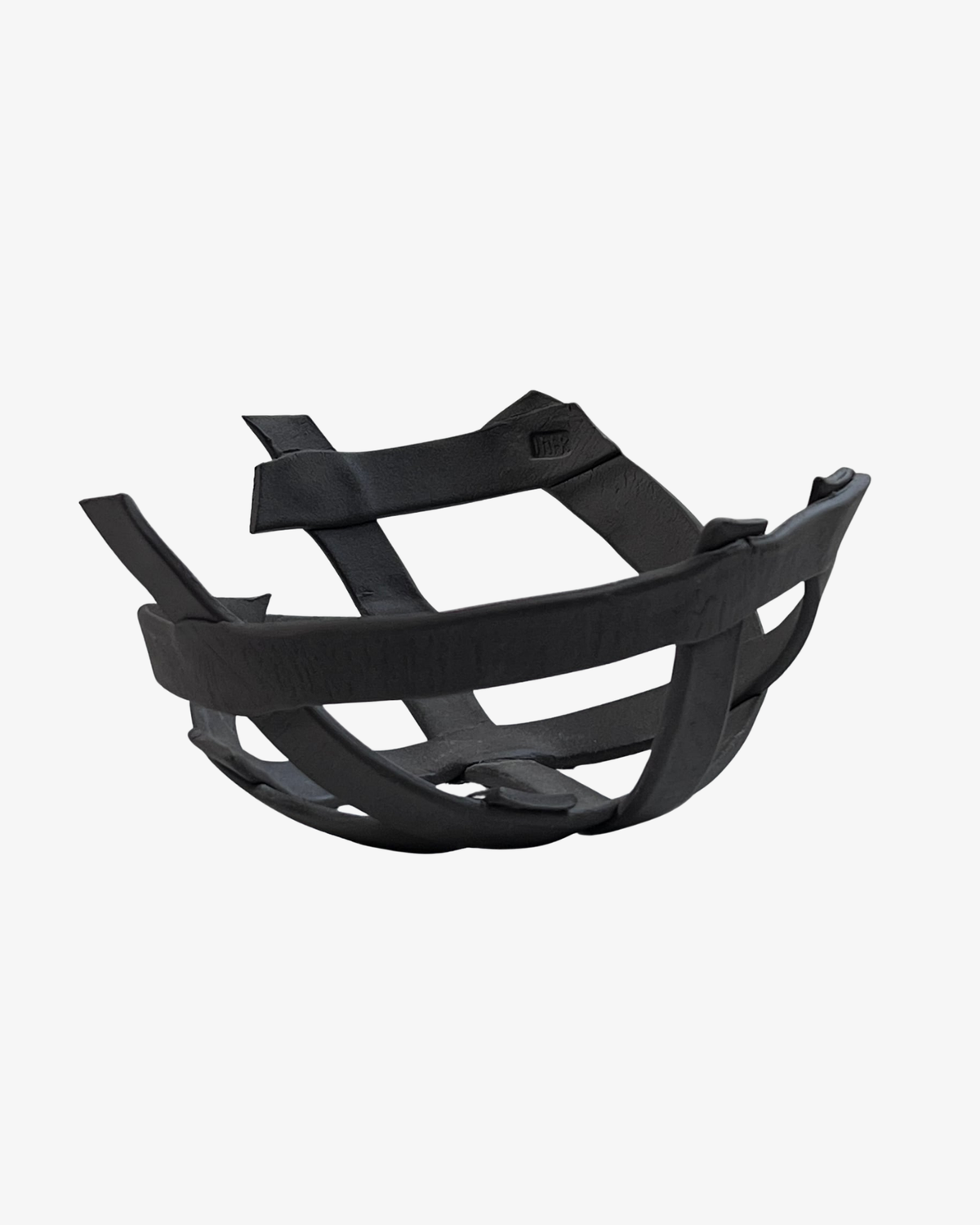 ”Ironband 1” Svart skulptural genombruten skål i stengods, 15 cm