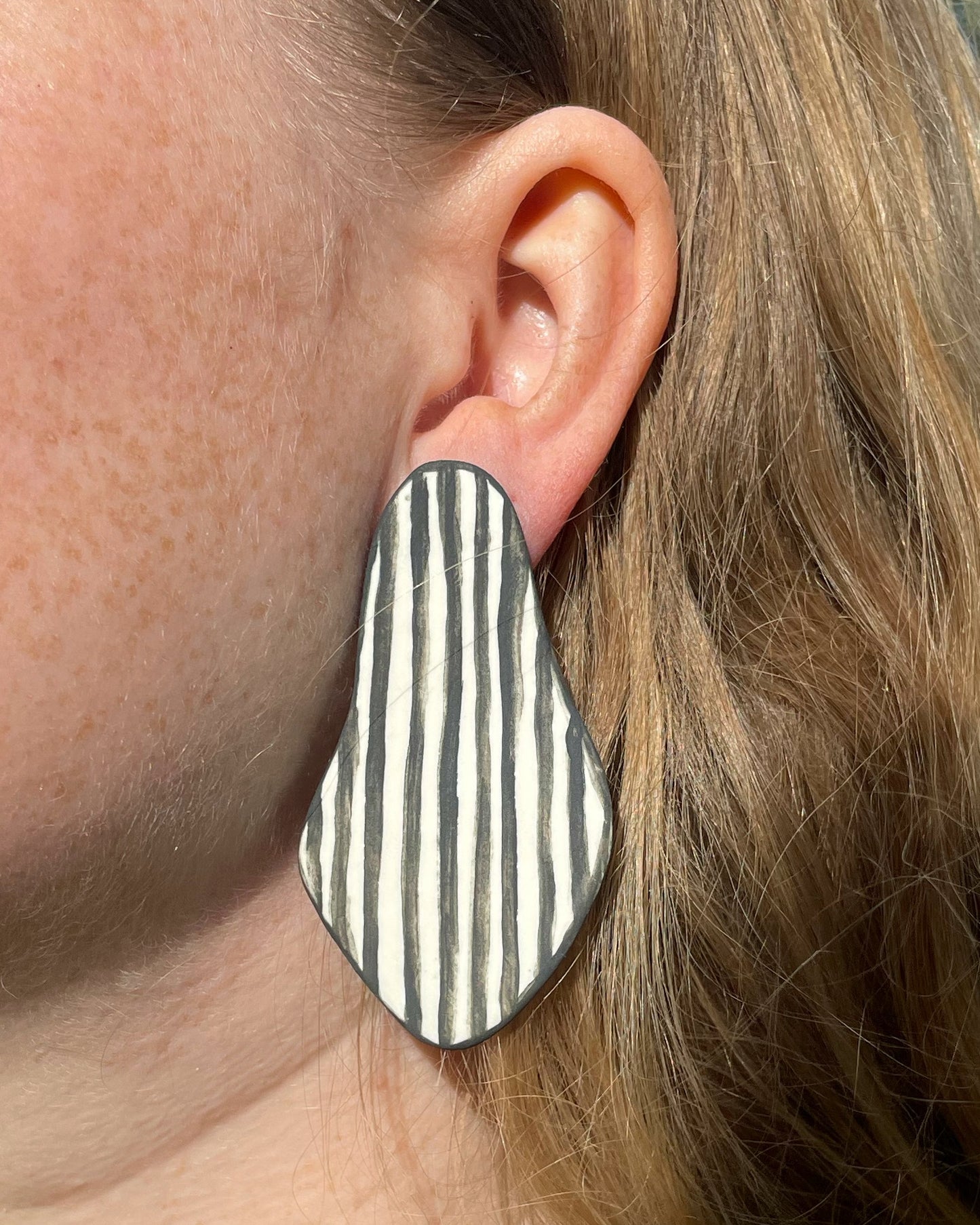 Stripe matte earrings