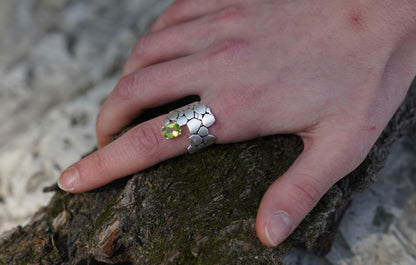 Nature's Blanc Vit Crevice Stone Ring