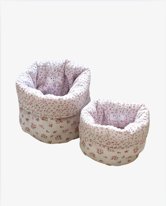 Blommig puffig sminkkorg