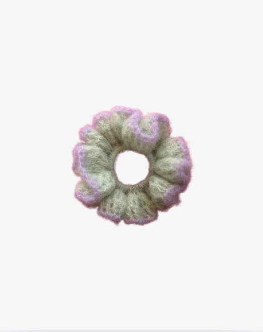 “Cloud” virkad hårscrunchie - pistage och lavendel
