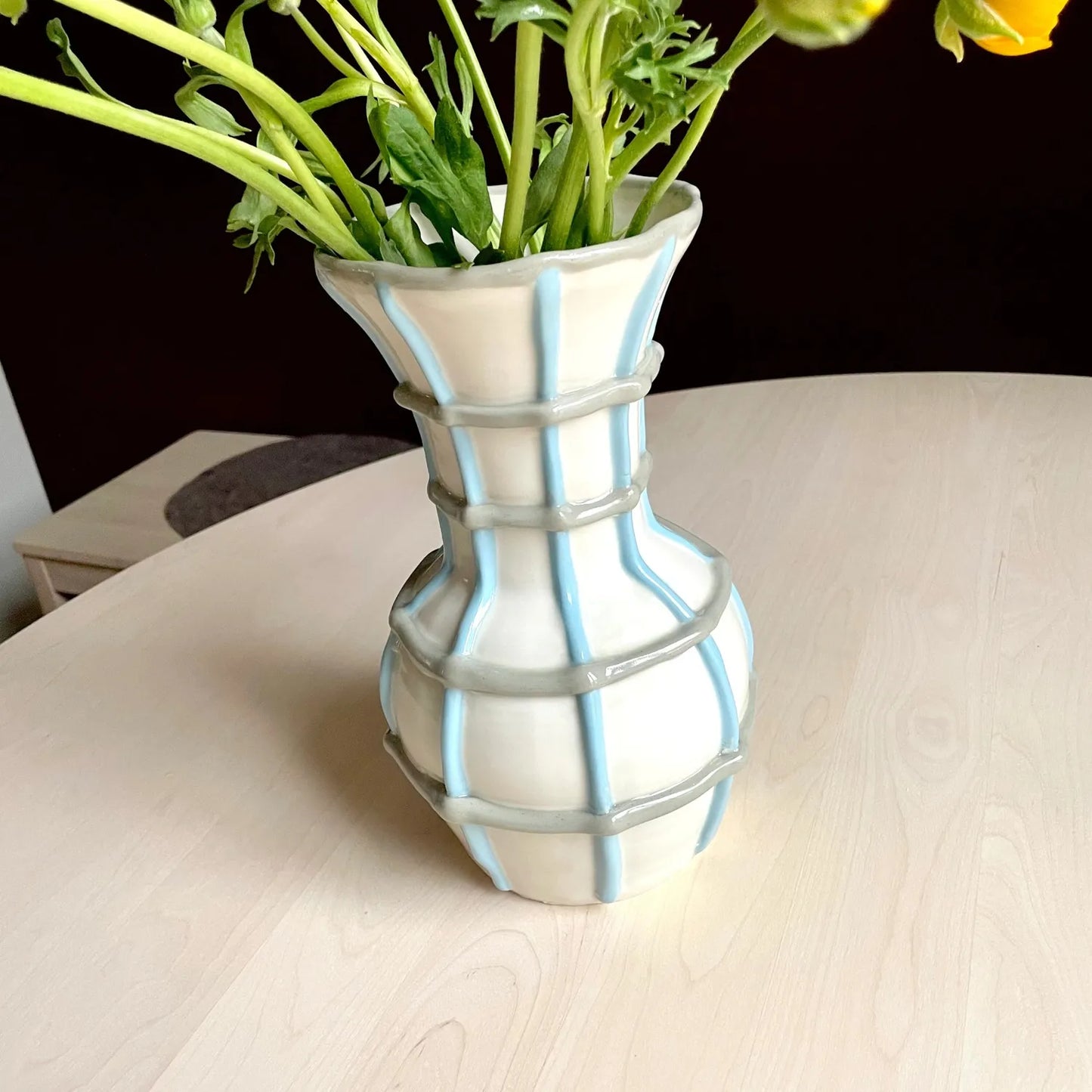 Trapped vase - blue & white